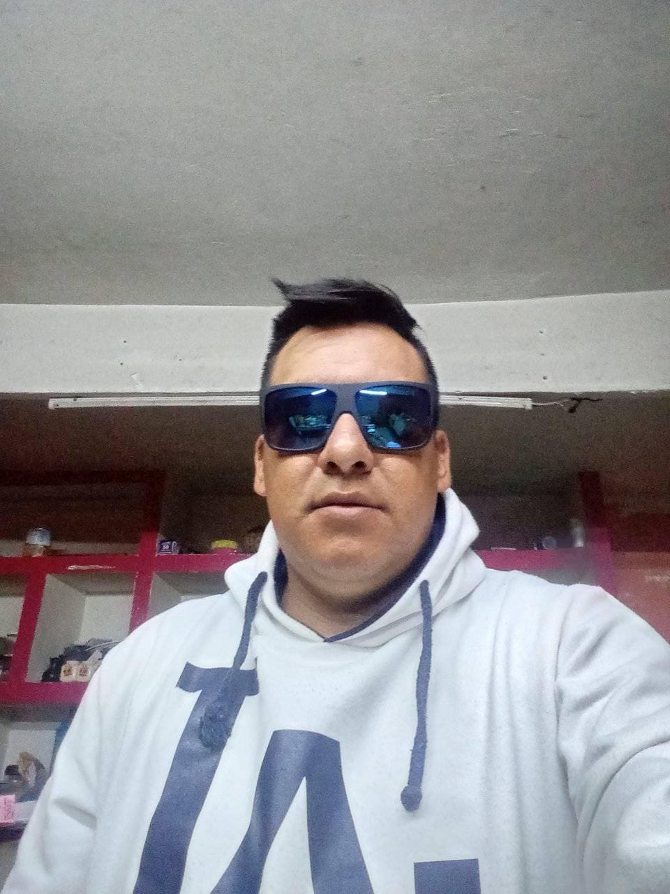 Manuel v.
